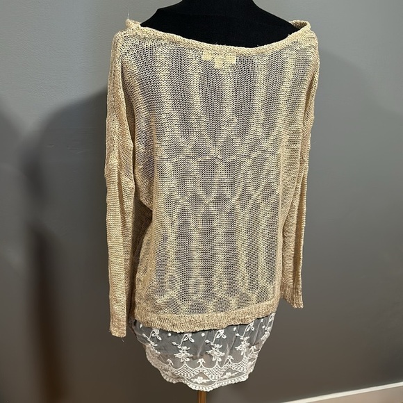 🔥Umgee USA 🌸 cold shoulder layered lace knit sweater Sm - Picture 3 of 5